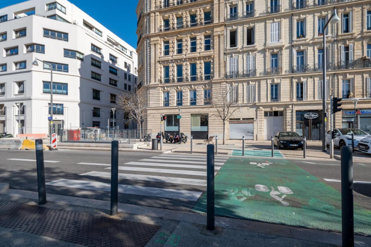A 50m Et Face A La Mer, Proche Vieux Port -4 A 5 Pers - Classe 4 Etoiles - 80m2 * Marselha