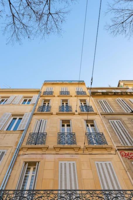 Superbe Appart, Central, Petit Balcon & Vue Place Apartment *