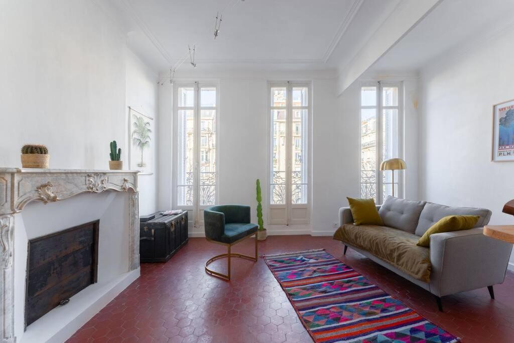 Superbe Appart, Central, Petit Balcon & Vue Place Marseille