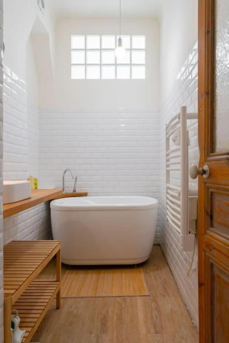 Superbe Appart, Central, Petit Balcon & Vue Place Apartment