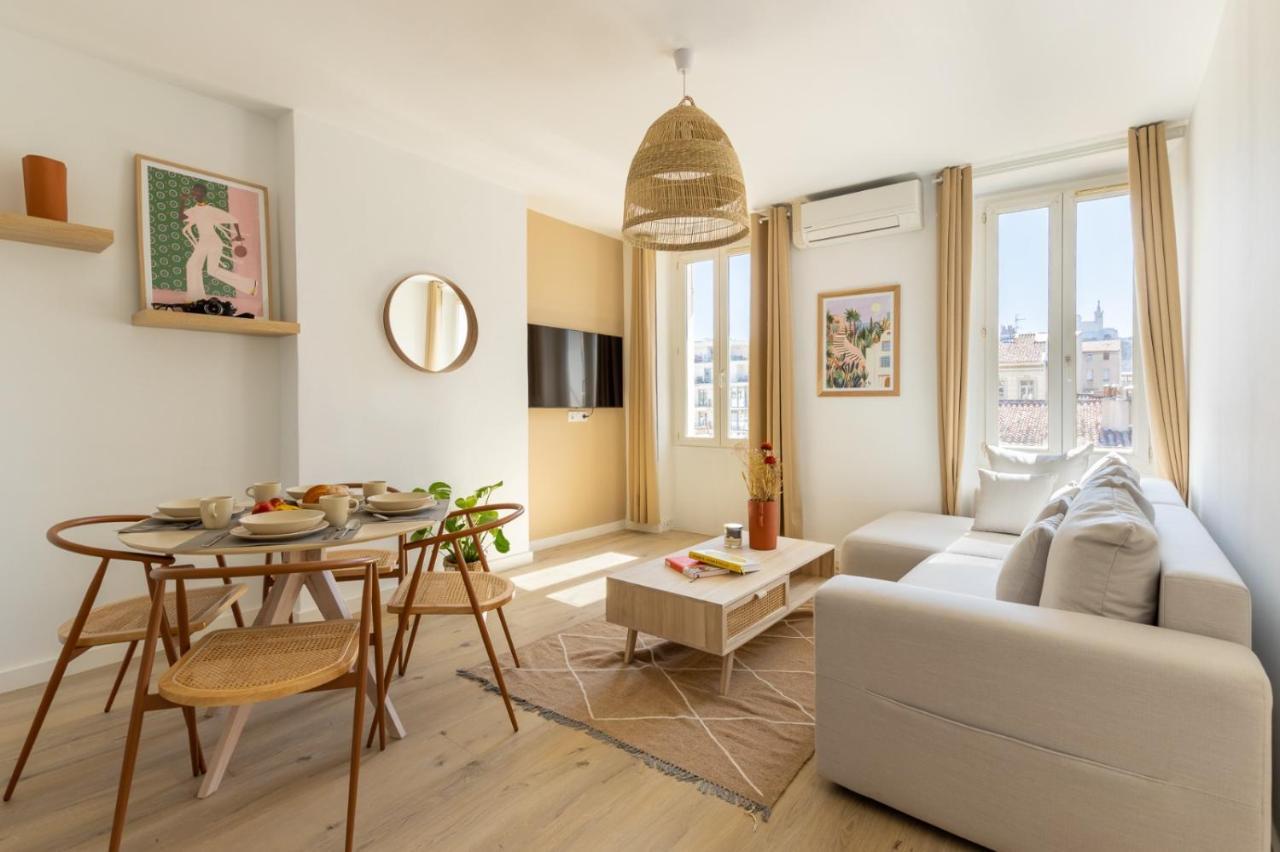 With View & Balcony In Heart Of Apartamento