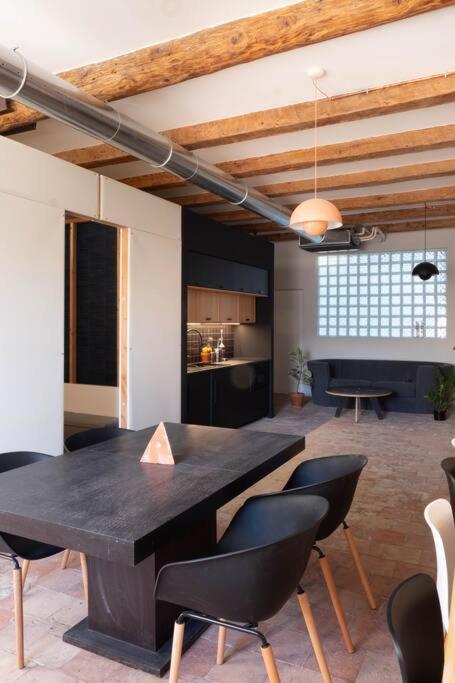 Appartement Heart Of Marseille, Loft Atypical & Spacious , Perfect For Couple And Couple With 1 Small Kid, Perfect For 2 Friends