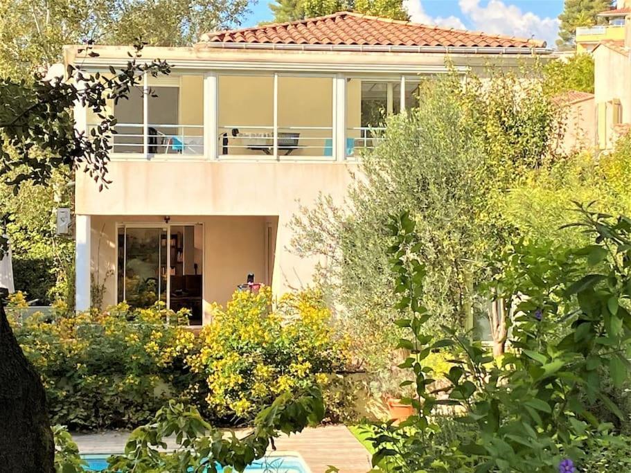 Magnificent House With Pool And Garden Villa