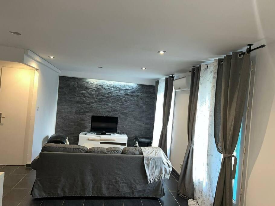 Grand Climatise Et Fonctionnel Appartement Marseilles