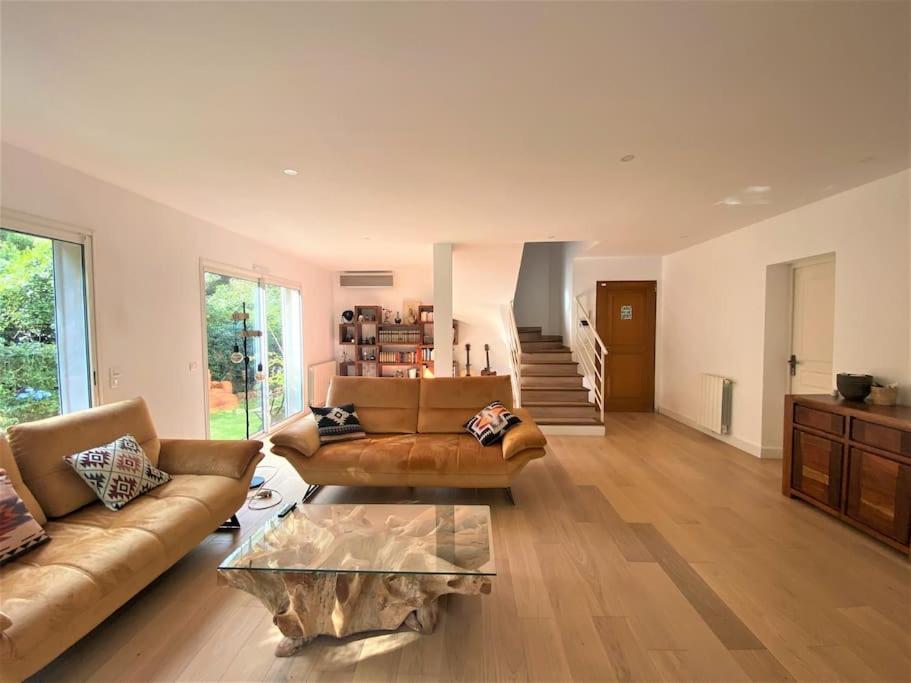 Magnificent House With Pool And Garden Villa *