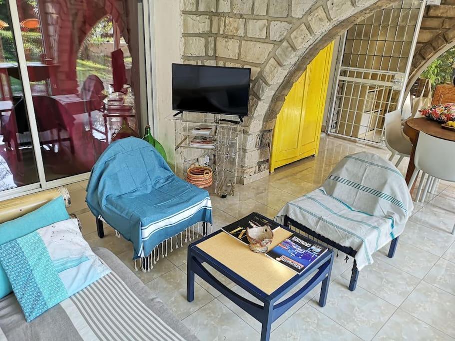 Calme Grand Jardin Bord De Mer. Parking *