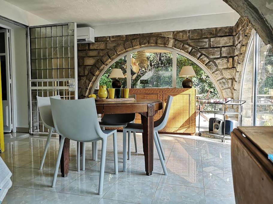 Calme Grand Jardin Bord De Mer. Parking Villa Marseille