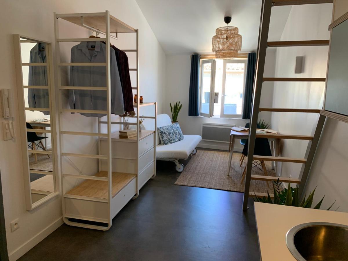 Jolis A 2 Pas Du Vieux Port Dans Immeuble Avec Gardien