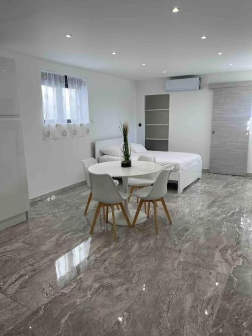 Studio Moderne Marseille