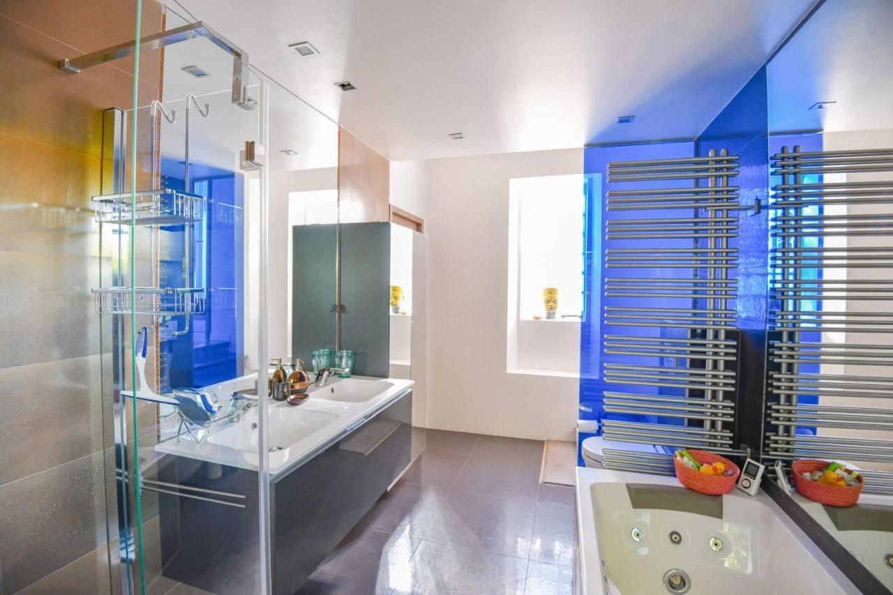 Notre-dame - Piscine Parking 4 * Marseilles