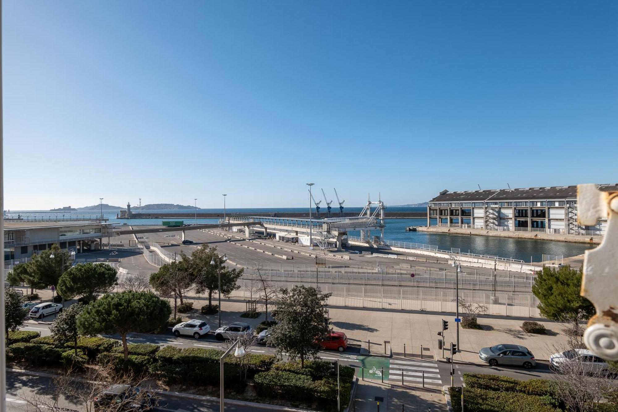 A 50m Et Face A La Mer, Proche Vieux Port -4 A 5 Pers - Classe 4 Etoiles - 80m2 Apartamento *