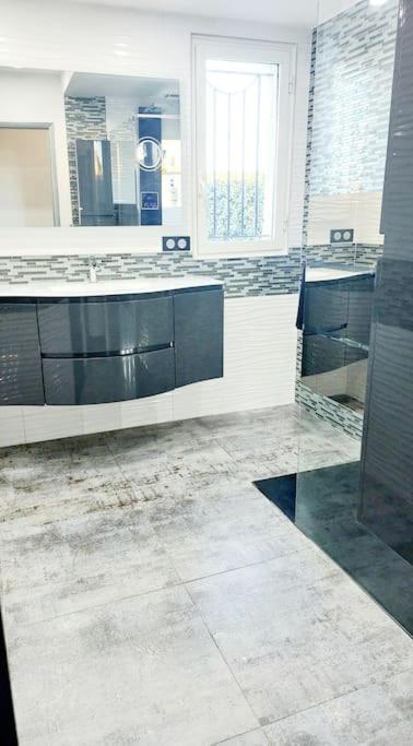 Fabuleuse -7 -14 Pers Avec Grande Piscine 2 Jacuzzis Marselha