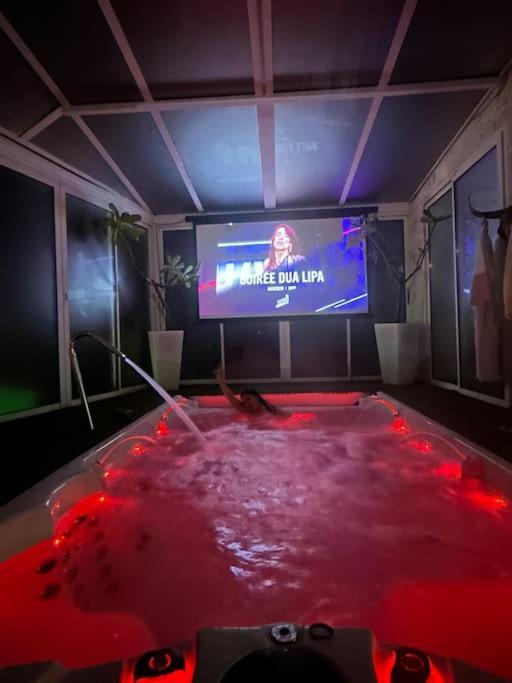 Fabuleuse -7 -14 Pers Avec Grande Piscine 2 Jacuzzis * Marselha