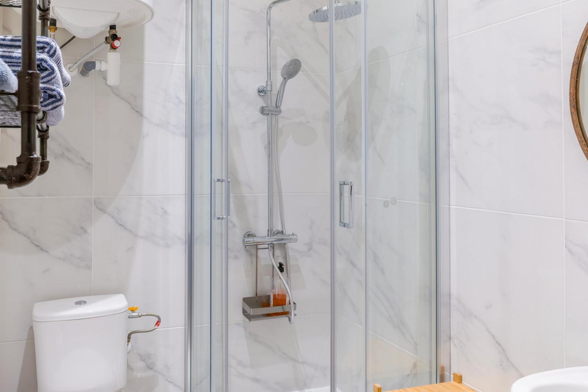 T2 Chic, Vue Vieux-port Et Notre Dame, Atypique, Calme, Clim, 48m2, Acces Autonome Avec Code