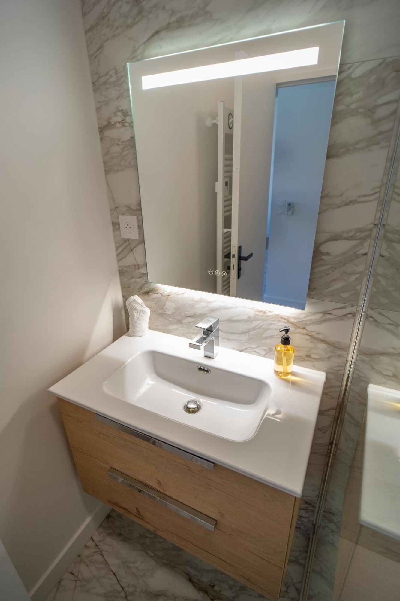 Apartamento Terrasse - Hyper Centre - 2 - Parking Gratuit - Calme & Lumineux - Arrivee Autonome *