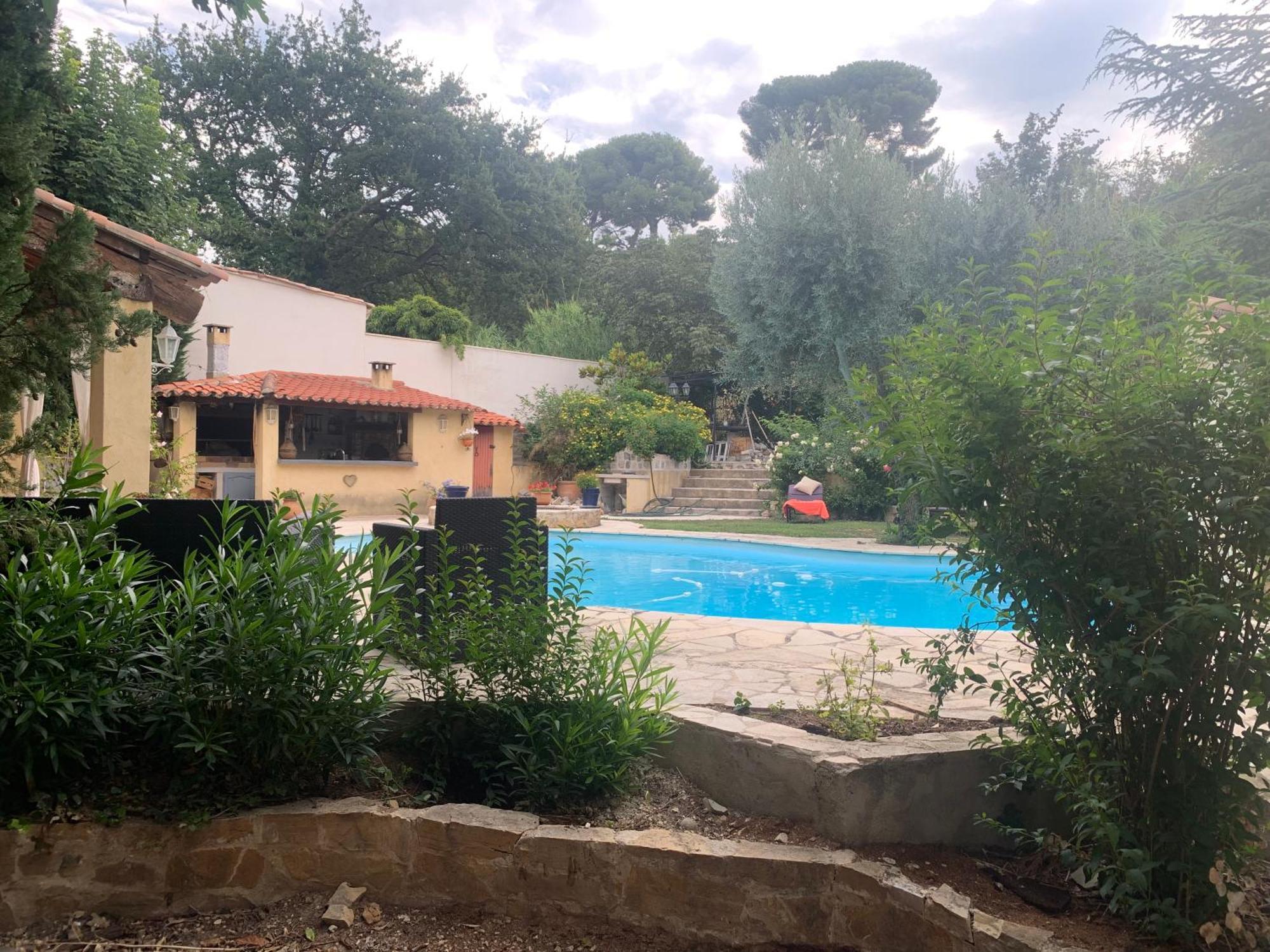 Privatunterkunft Oustaou Acces Piscine
