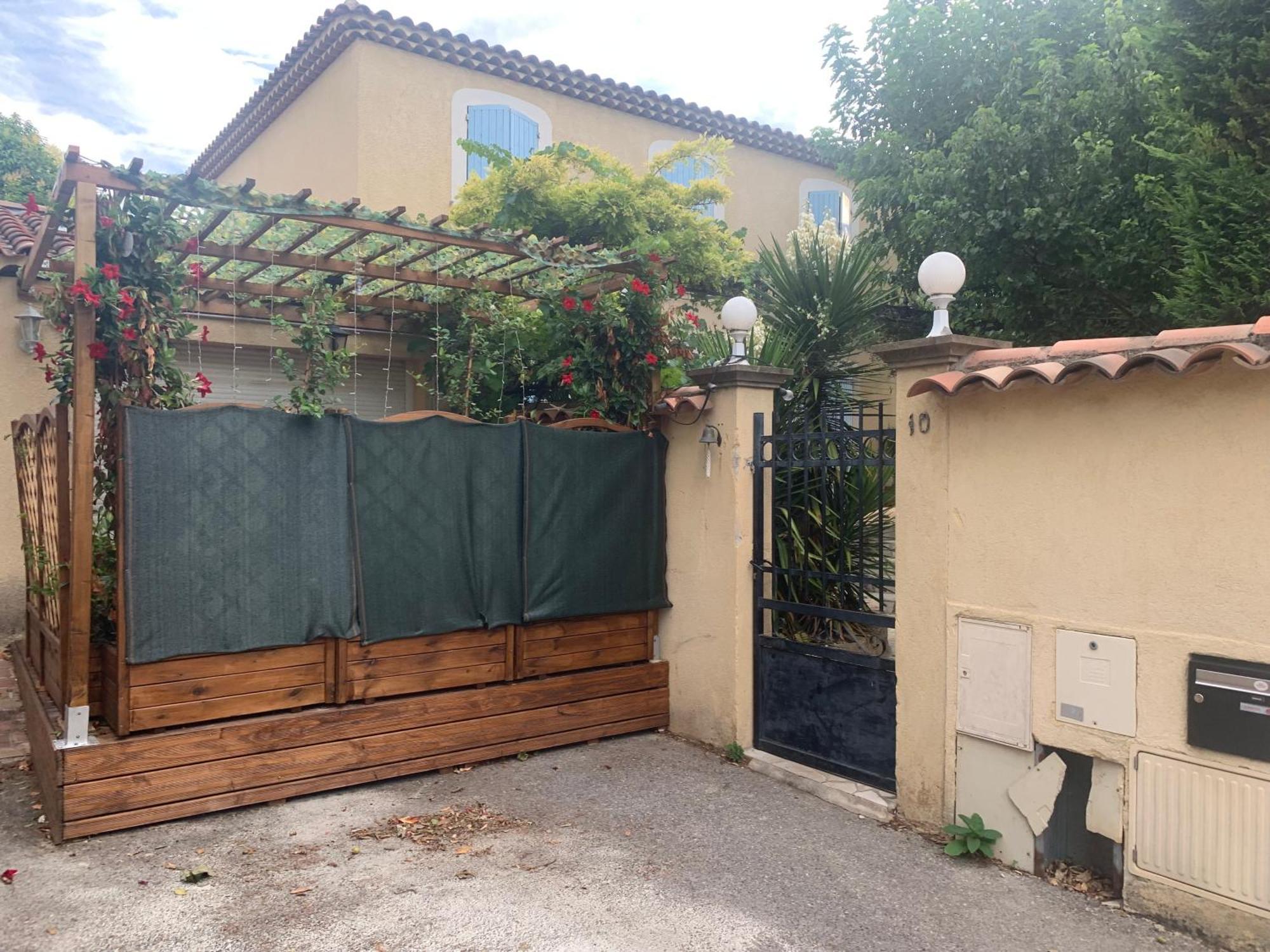 Privatunterkunft Oustaou Acces Piscine *