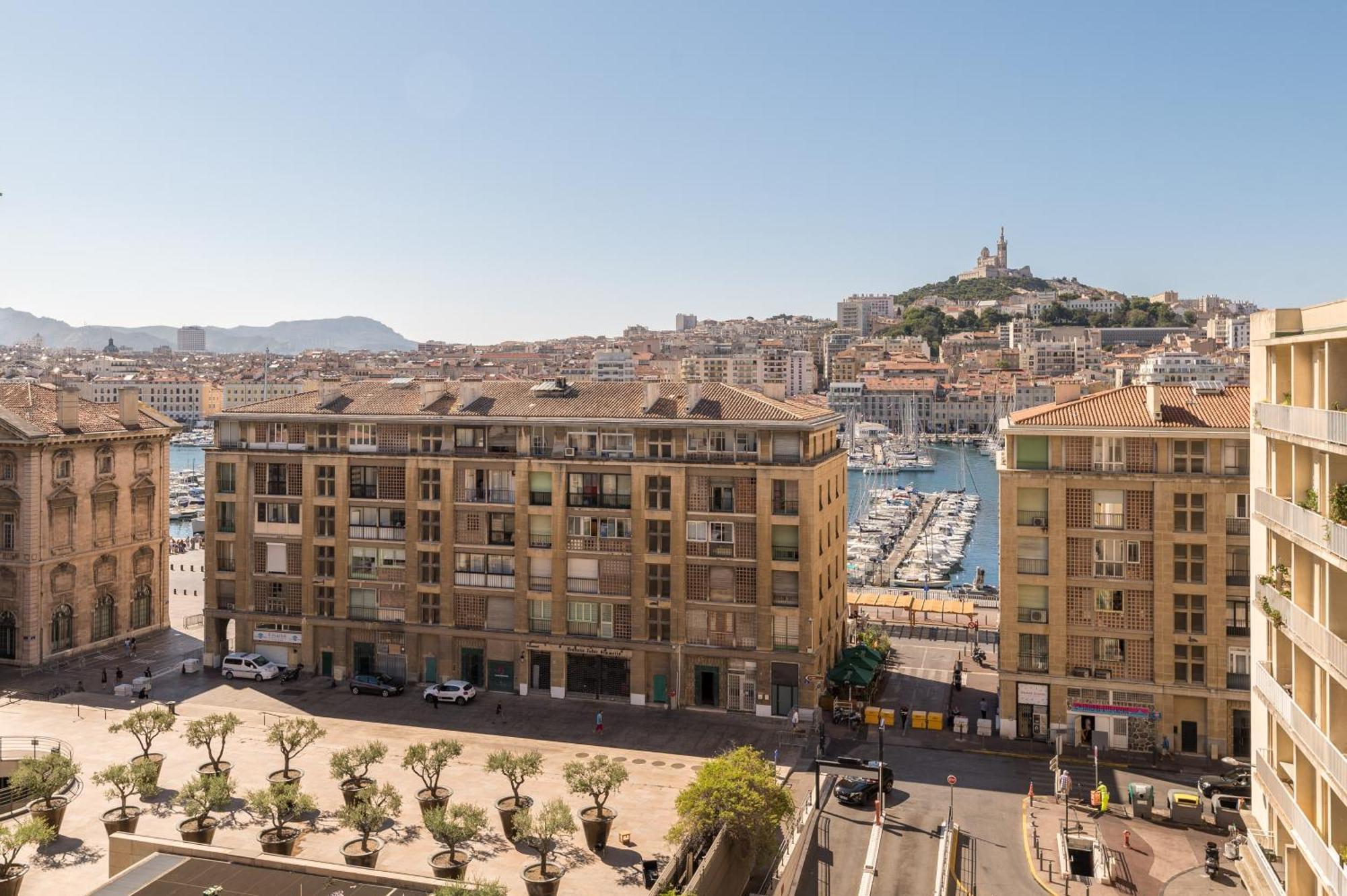 Splendide Vue Sur Nd De La Garde Et Le Vieux Port Marseilles