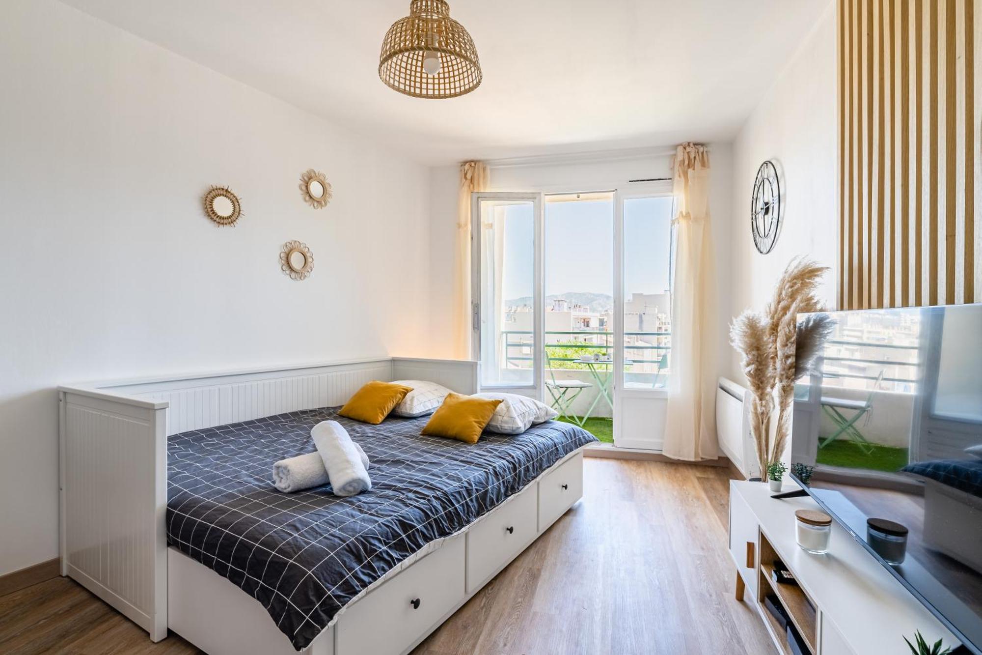 St Charles : Confortable+ Balcon Apartment Marseilles