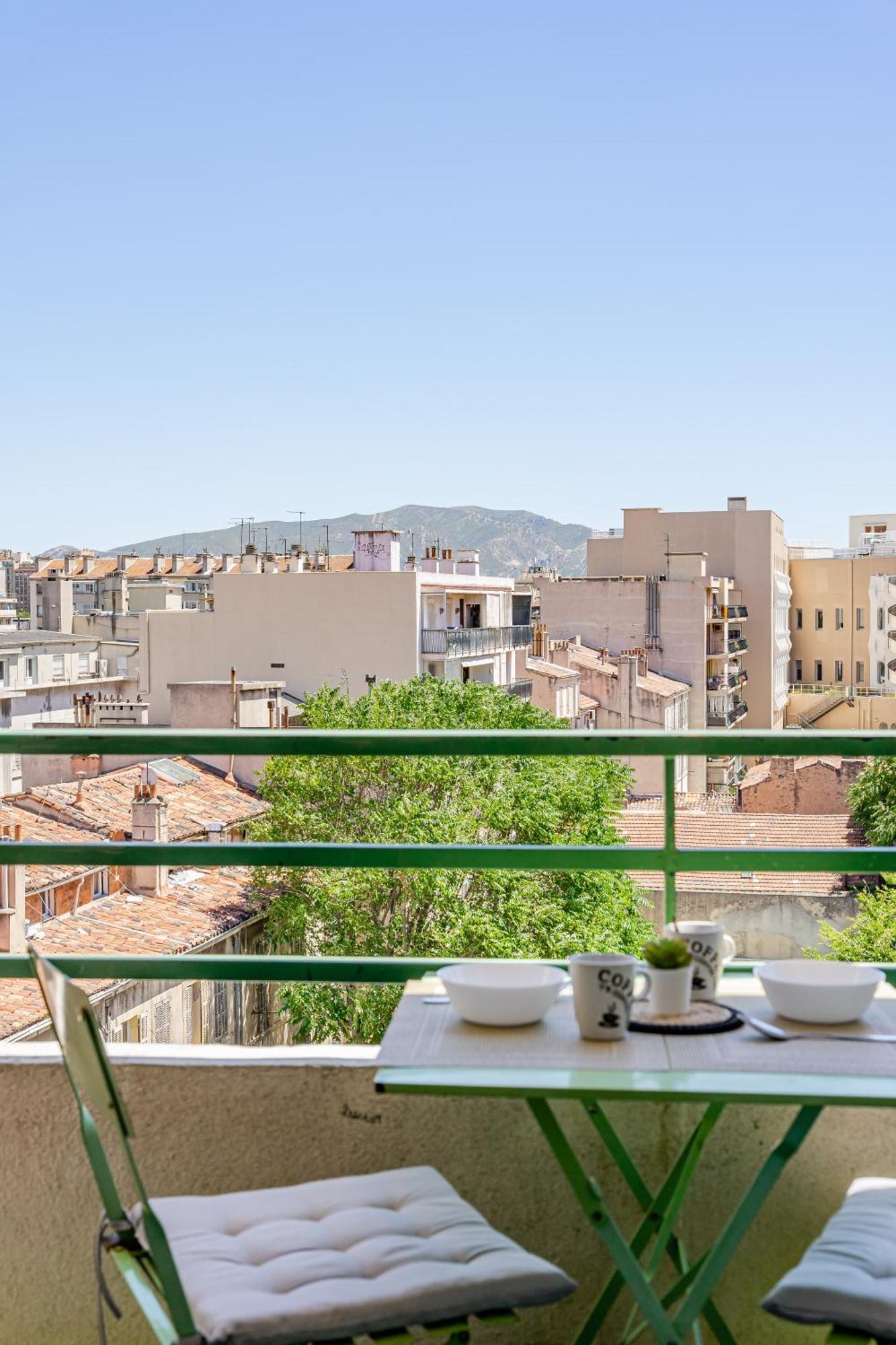 St Charles : Confortable+ Balcon Apartment