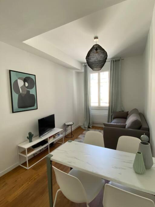 Marseille: Hyper Centre, A 2 Pas Du Vieux Port. Apartment Marseille