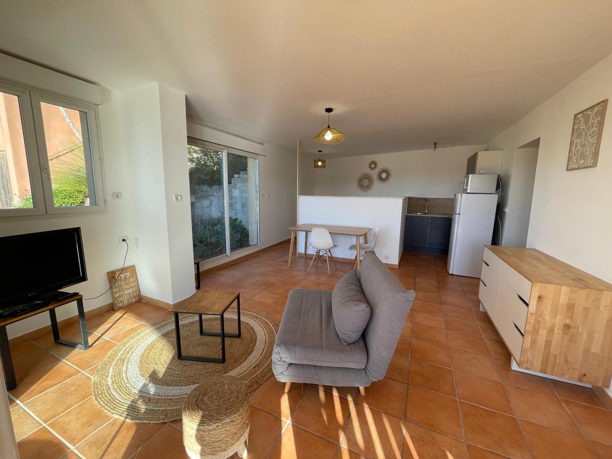 Holiday home Maisonnette Calme Vue Collines *