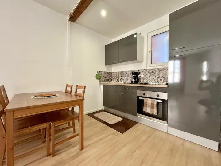 Au Coeur De La Plaine : La Vie Locale Apartment Marseilles