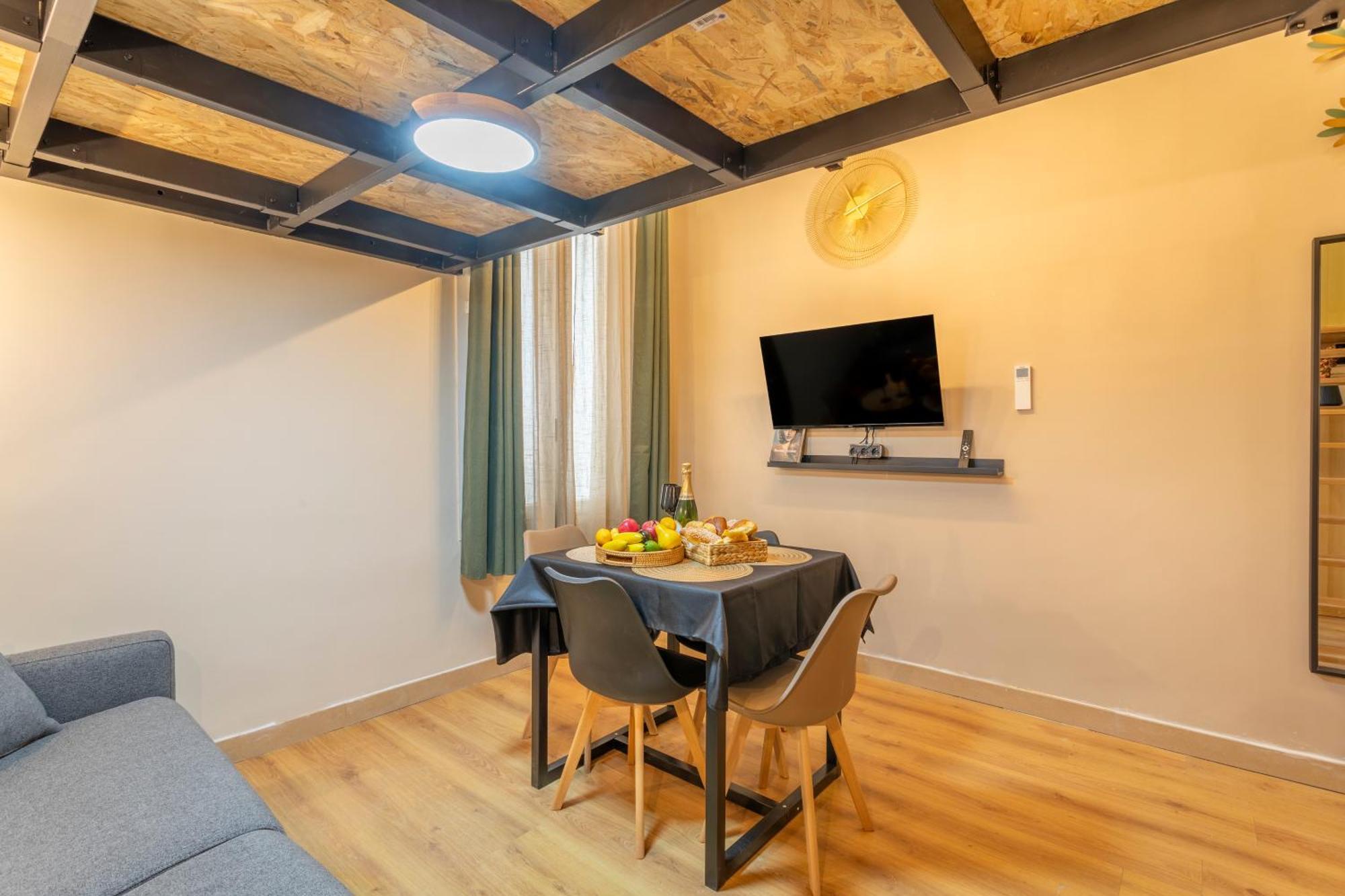 Adira Montgrand 2 Etoiles Marseilles