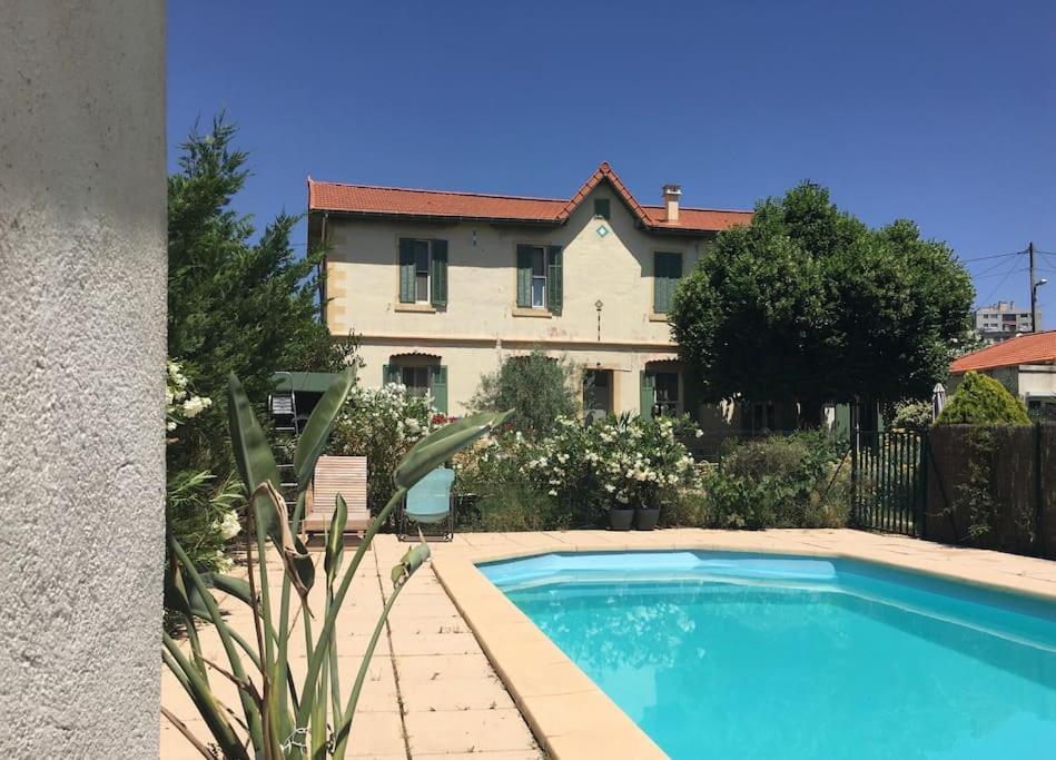 Batisse Provencale Avec Piscine Marseille