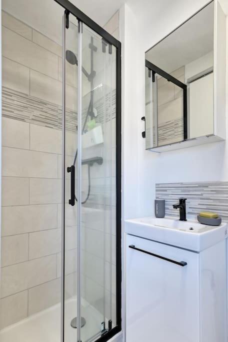 Longchamp - Studio A 8 Min A Pied Du Metro Longchamp * Marseille