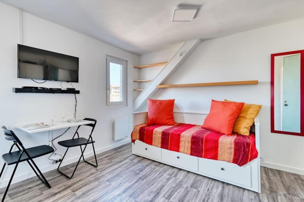 Longchamp - Studio A 8 Min A Pied Du Metro Longchamp
