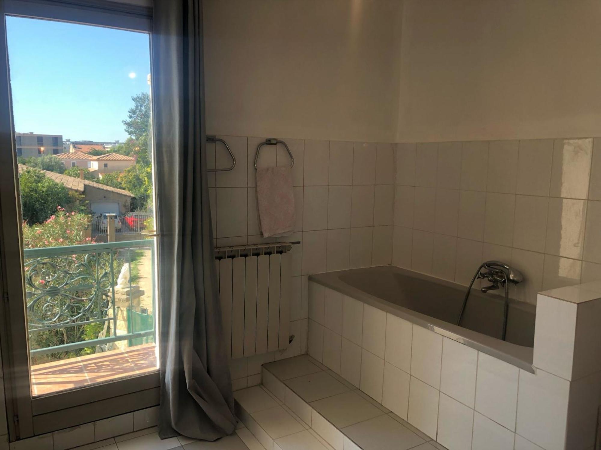 Avec Piscine Homestay Marseille