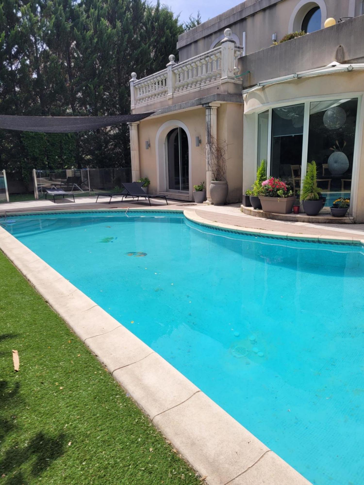 Piscine Confort, Barbecue 4 Etoiles * Marseille