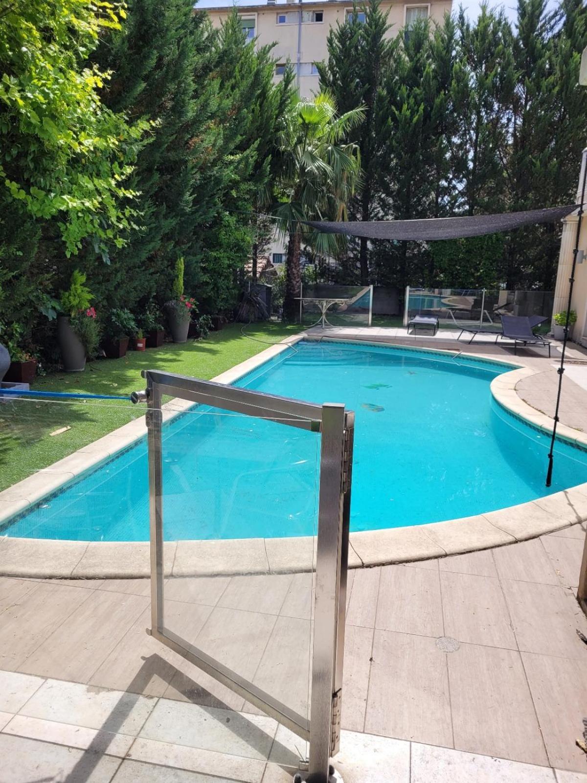 Piscine Confort, Barbecue 4 Etoiles Biệt thự