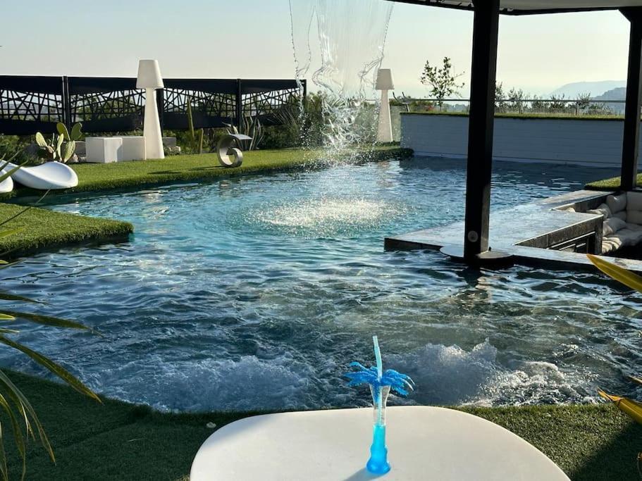 Pousada Fabuleuse -7 -14 Pers Avec Grande Piscine 2 Jacuzzis Marselha