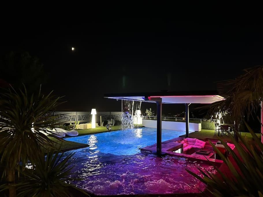 Fabuleuse -7 -14 Pers Avec Grande Piscine 2 Jacuzzis *