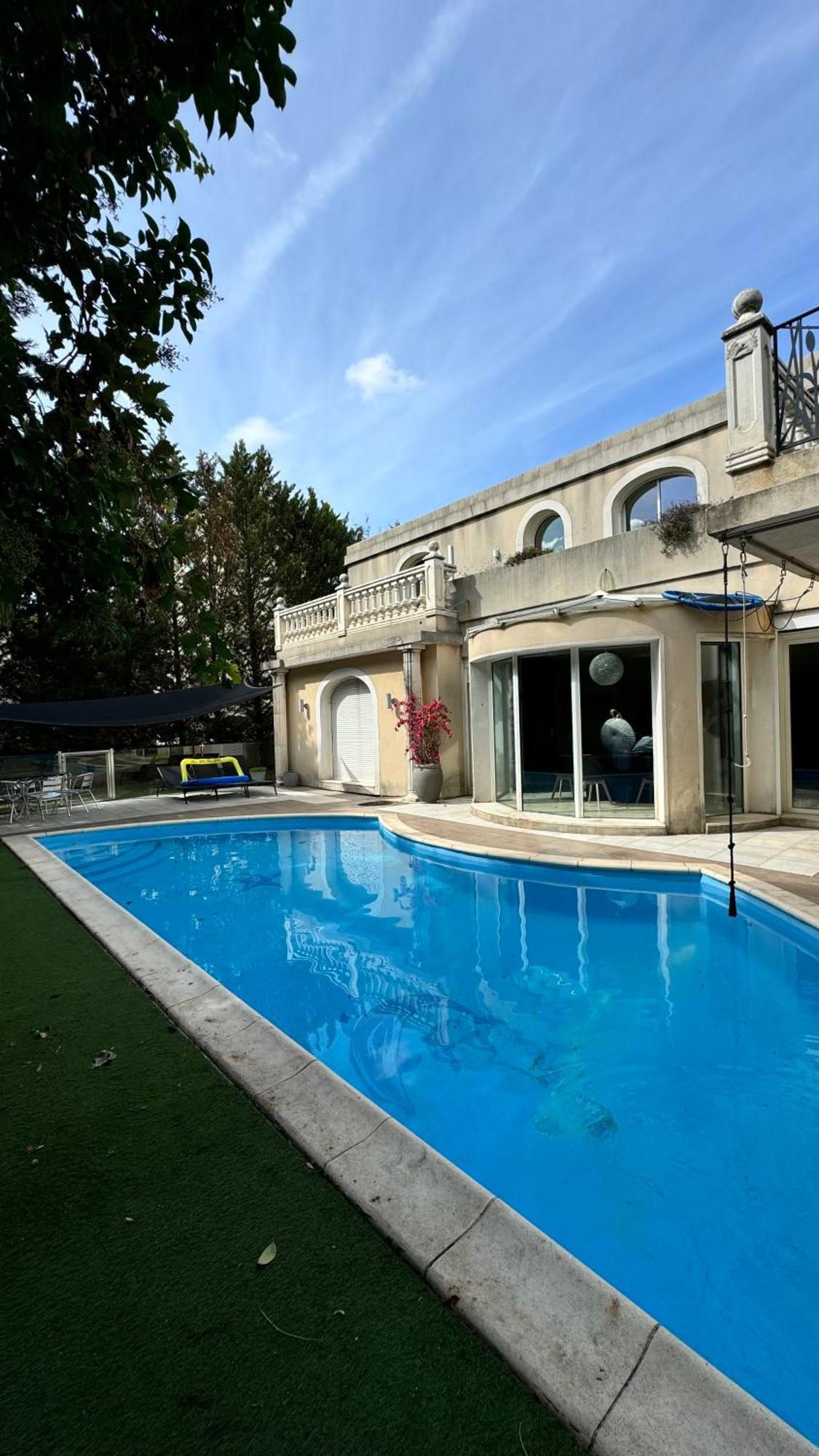 Piscine Confort, Barbecue 4 Etoiles Biệt thự *