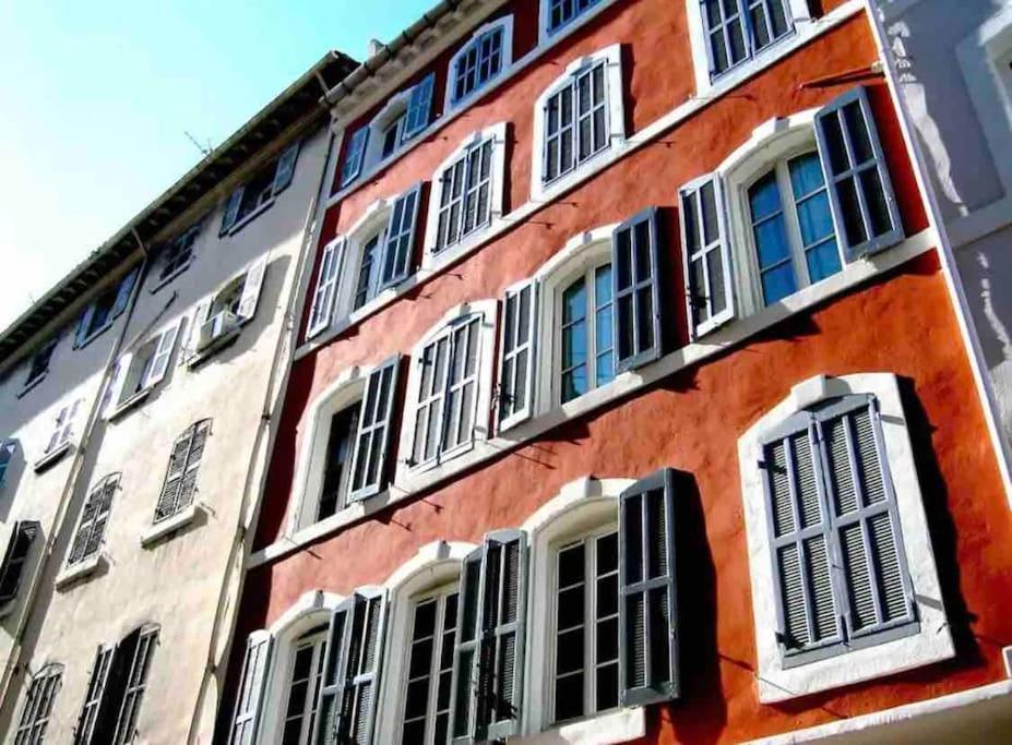 Sur Le Vieux Port , 50m2, 4pers Apartment