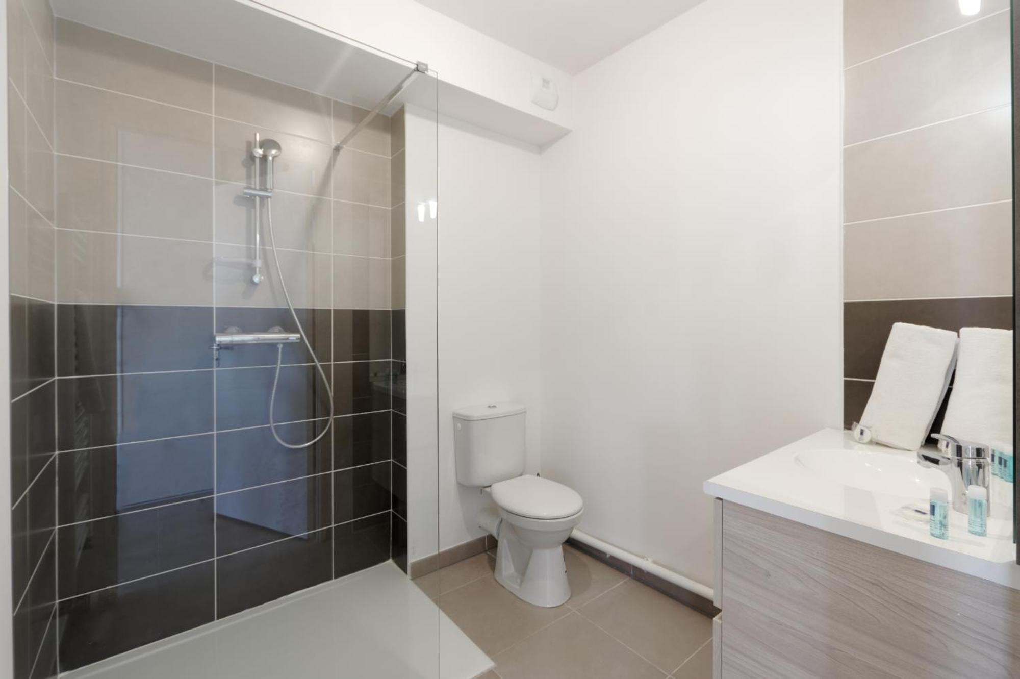 Apartment T3 Duplex Avec Parking Et Balcon A Euromed *