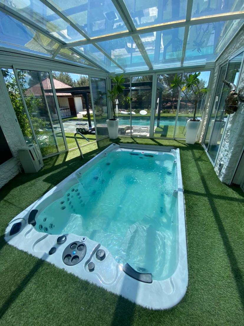 Fabuleuse -7 -14 Pers Avec Grande Piscine 2 Jacuzzis *