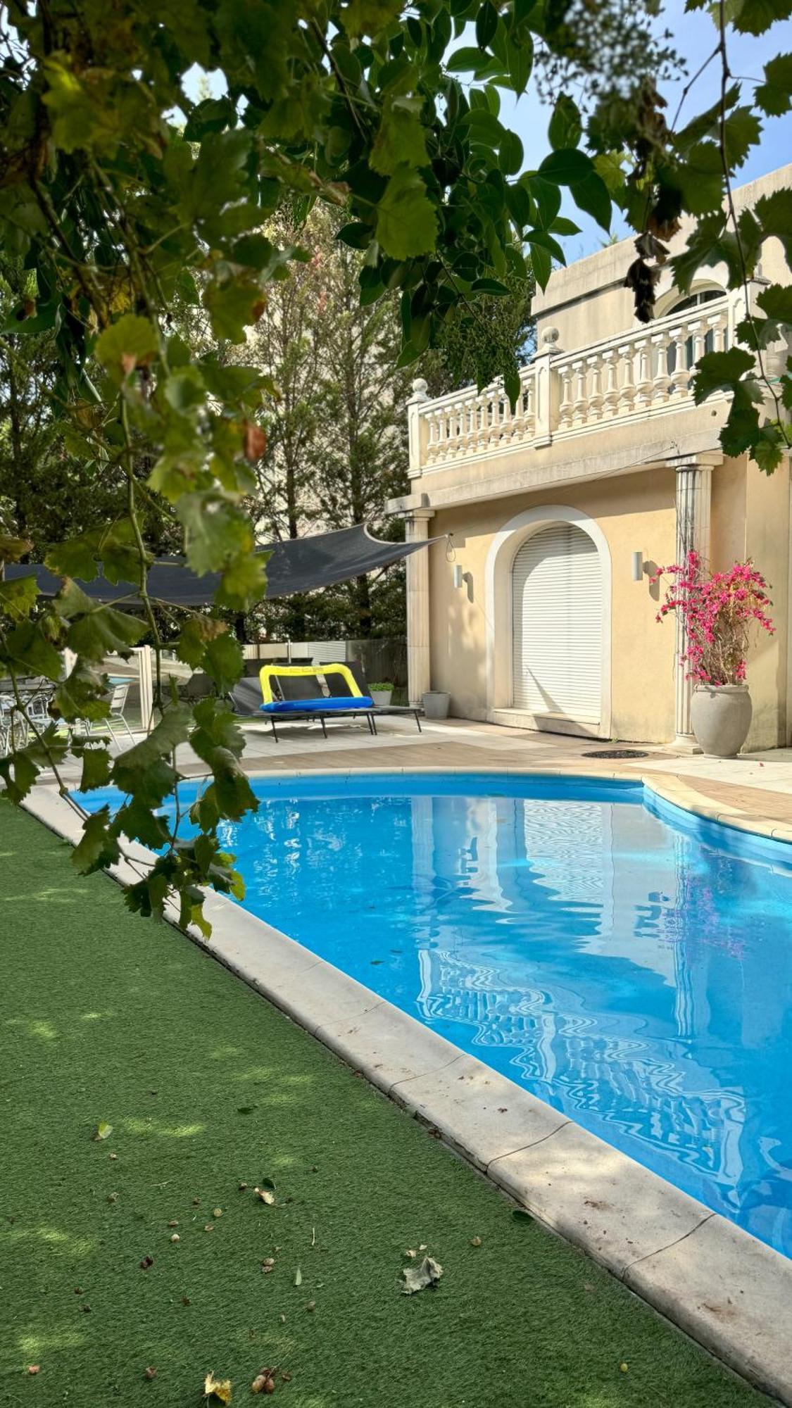 Piscine Confort, Barbecue 4 Etoiles Biệt thự Marseille