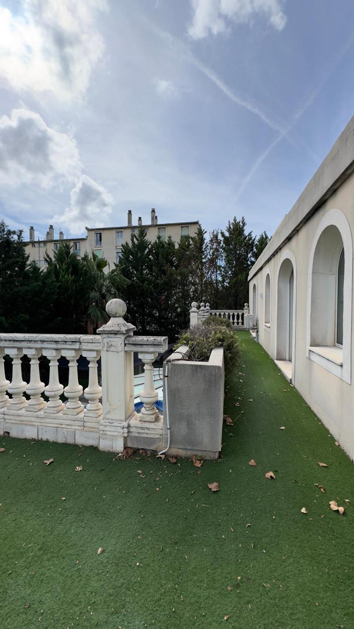 Piscine Confort, Barbecue 4 Etoiles Biệt thự Marseille