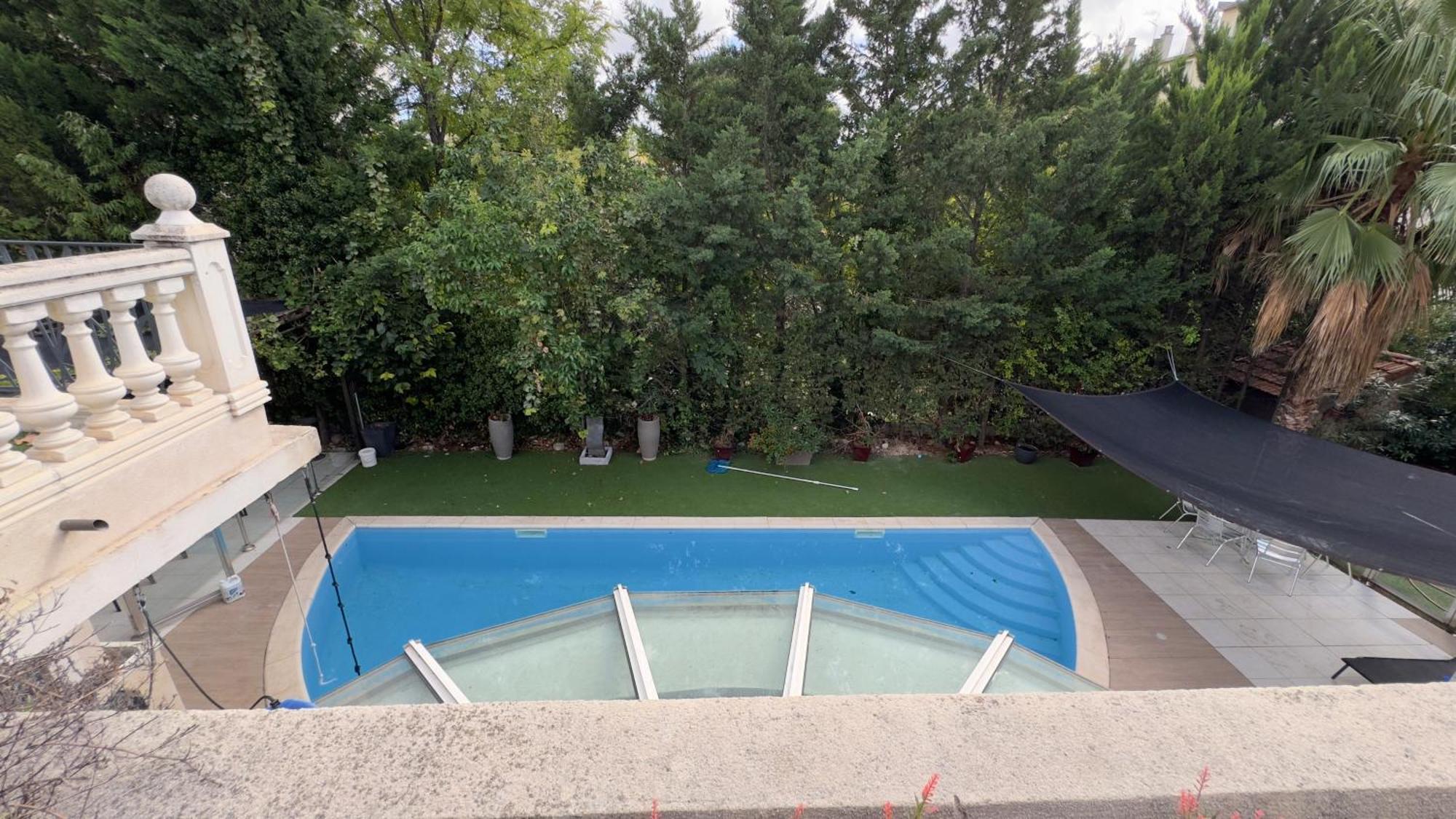 Piscine Confort, Barbecue 4 Etoiles * Marseille