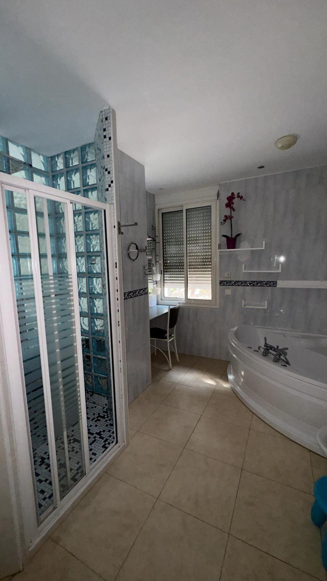 Piscine Confort, Barbecue 4 Etoiles Biệt thự Marseille