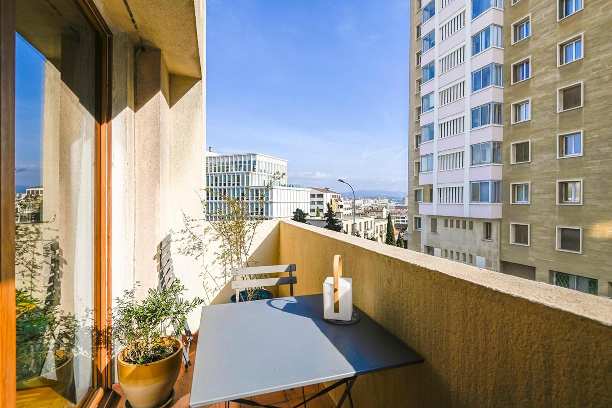 Charming T3 Of 60 M2 With Balcony In Apartment