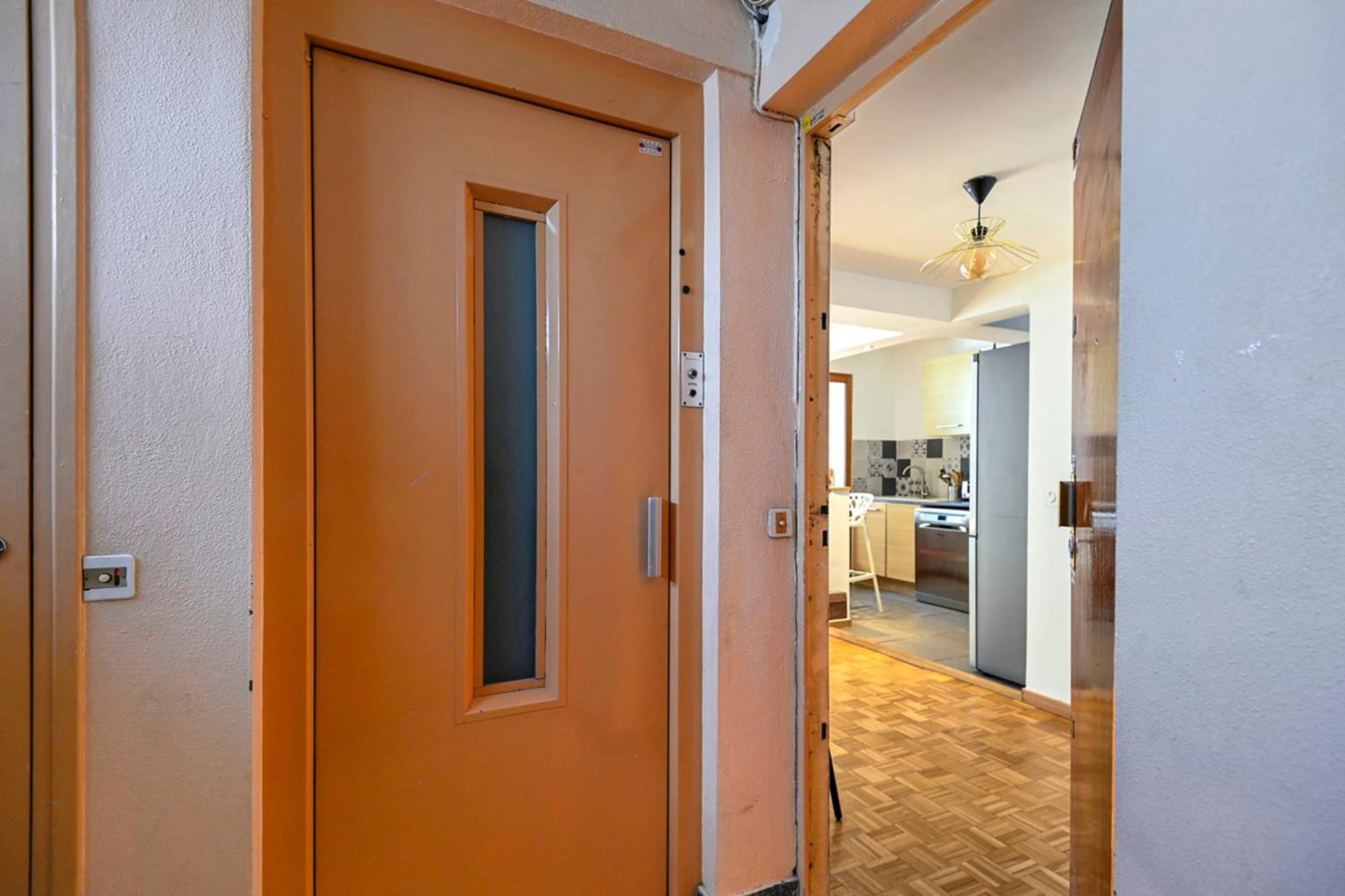 Charming T3 Of 60 M2 With Balcony In Apartment *