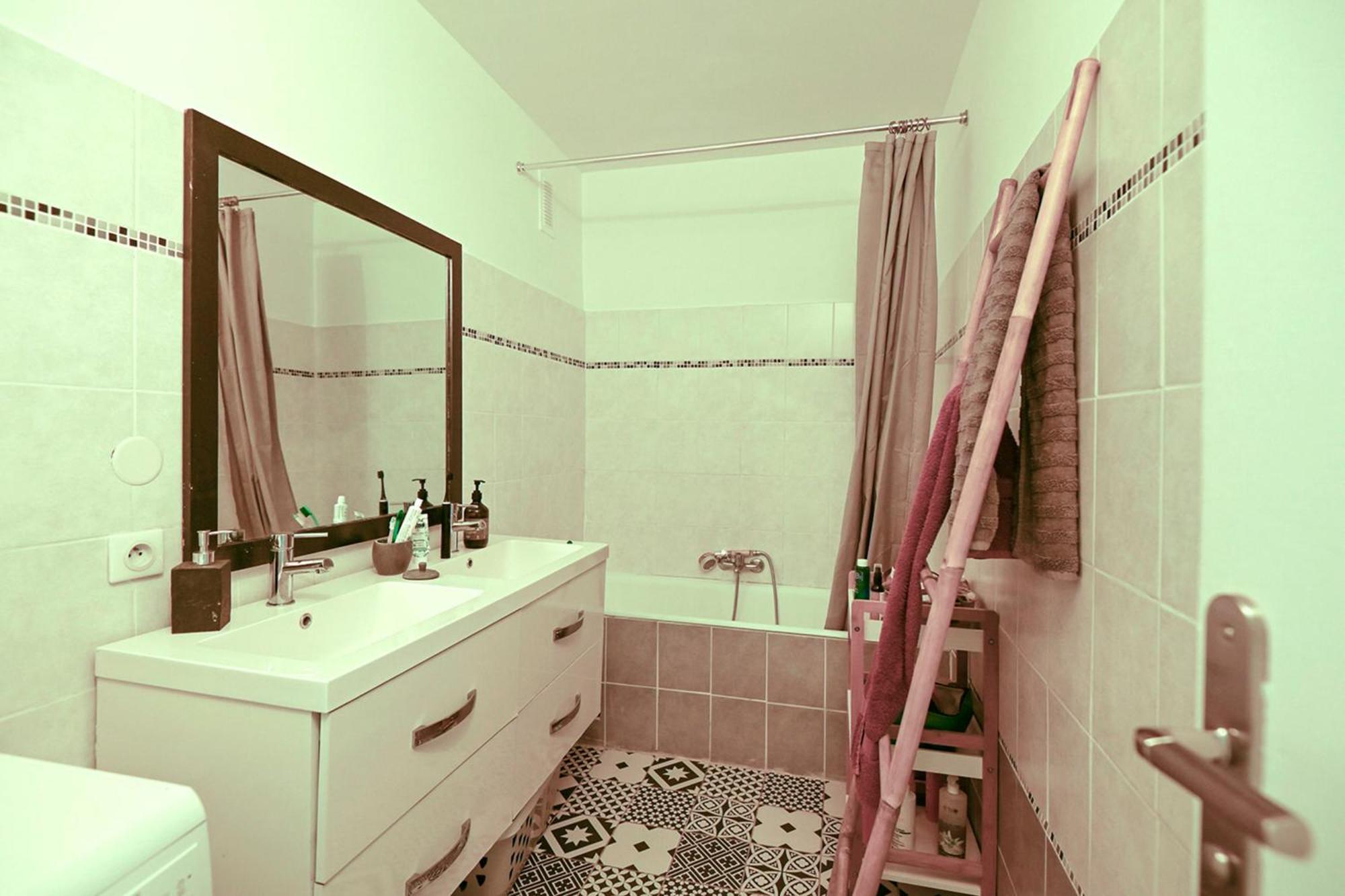 Charming T3 Of 60 M2 With Balcony In * Marseille