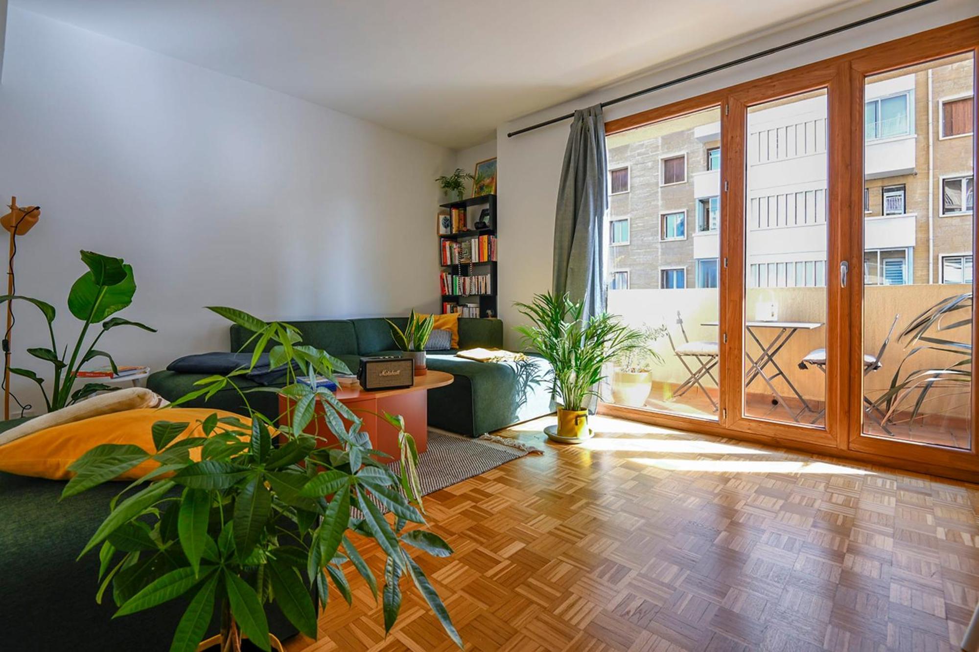 Charming T3 Of 60 M2 With Balcony In