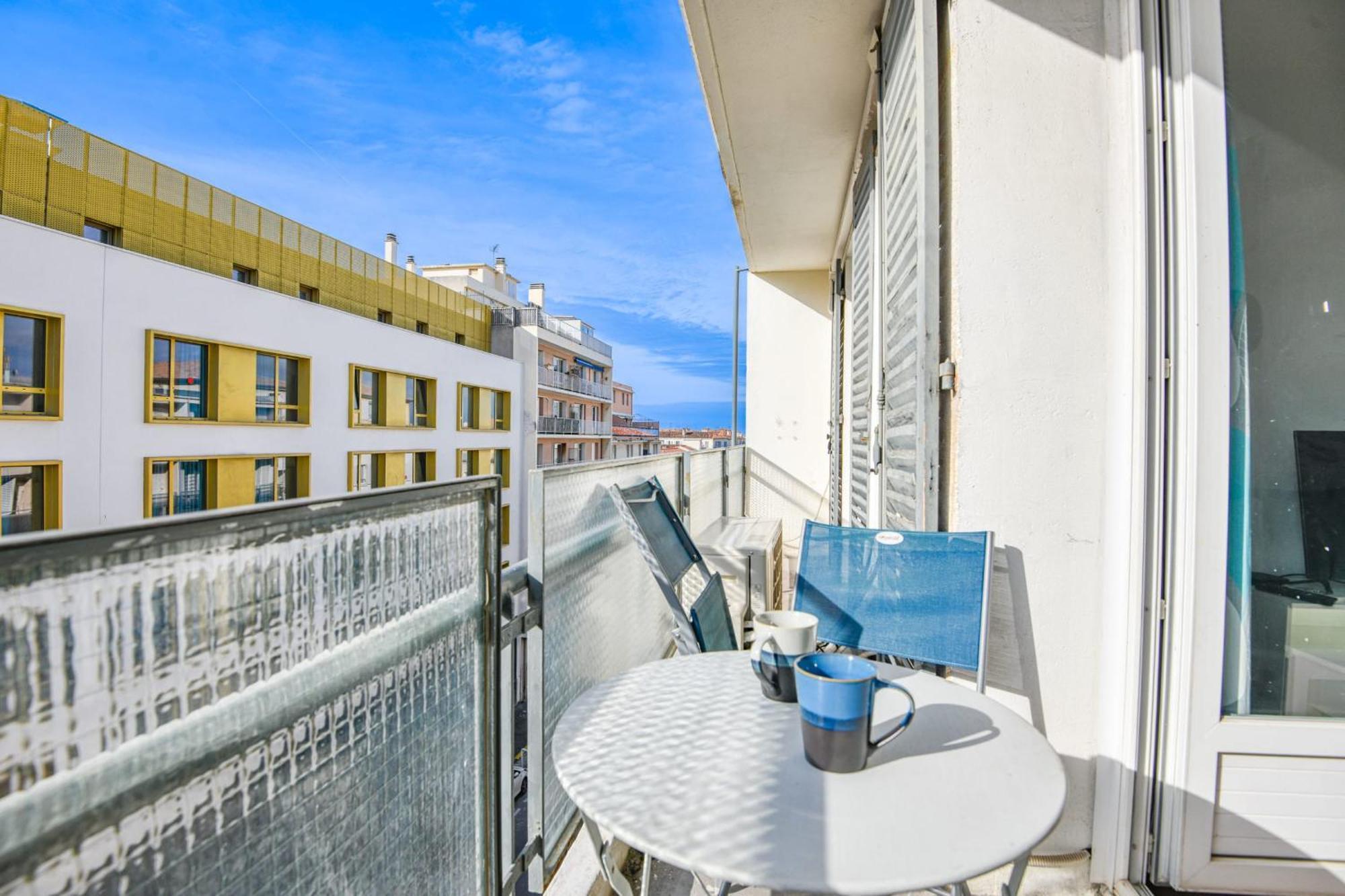 3 Ch Avec Balcon A La Joliette * Marseille