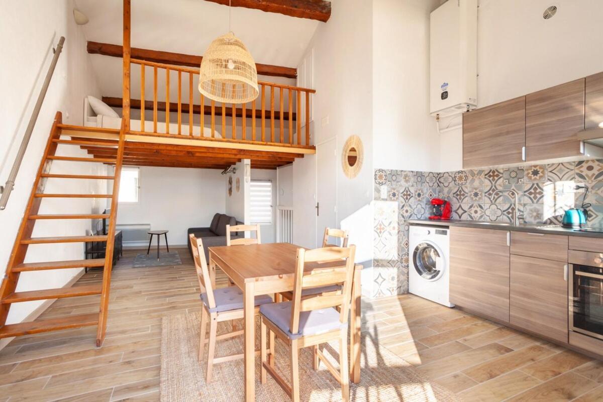 Apartment Saint Ponscocon Au Pied Du Panier Avec Balcon Marseilles